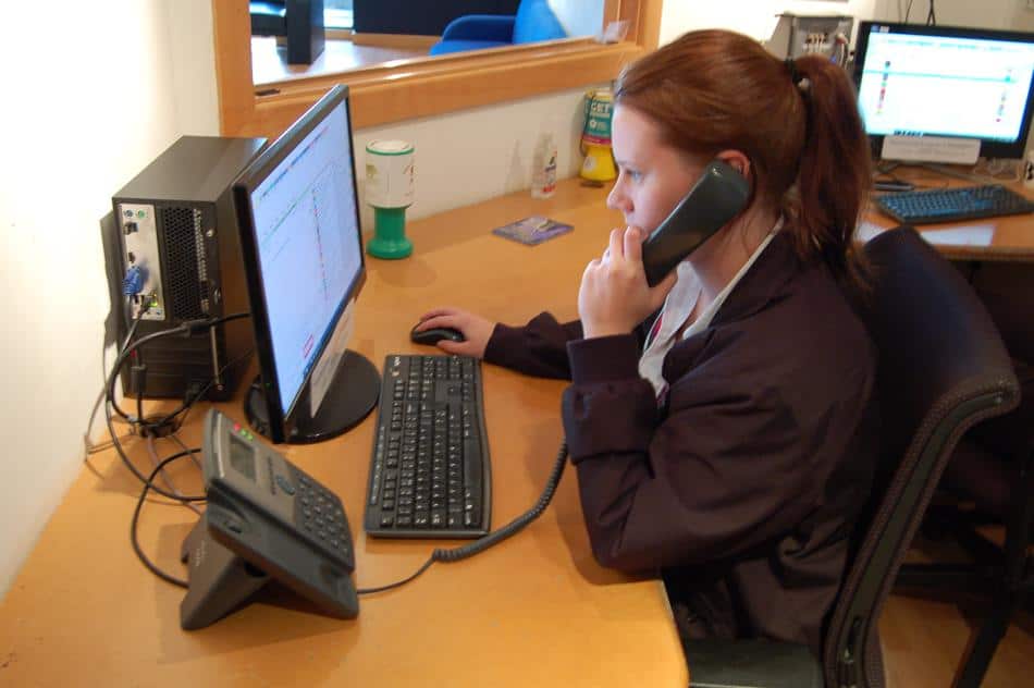 apollo office worker apollo taxi maidstone jobs